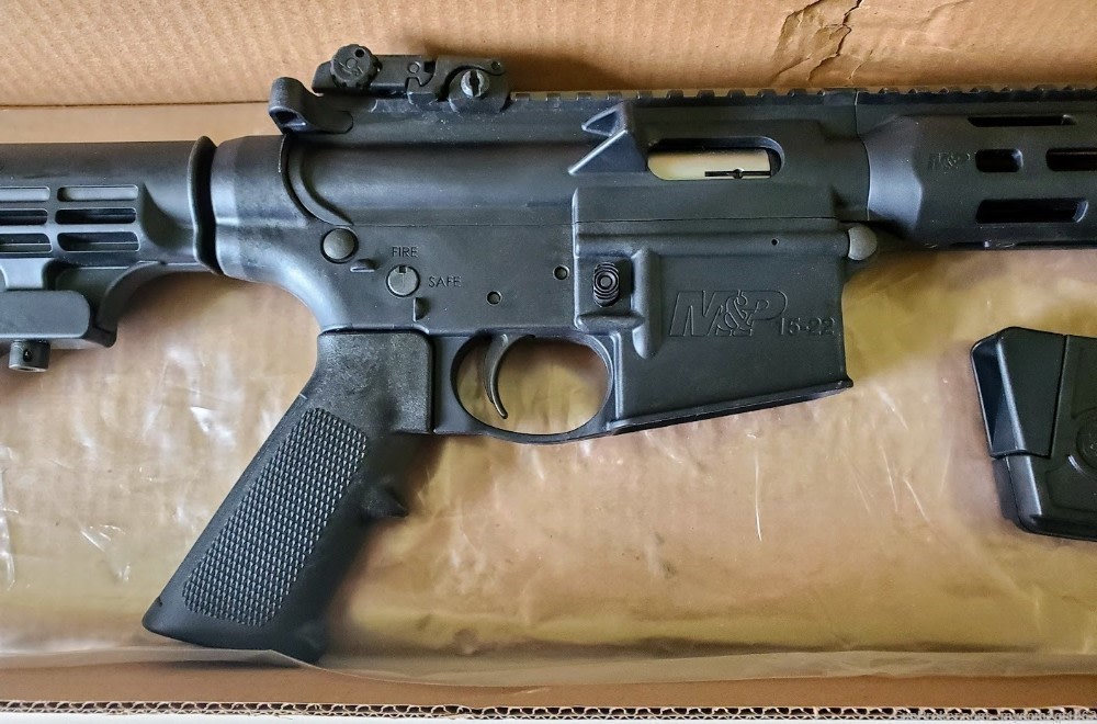 Smith & Weston M&P 15-22 Sport Slim Handguard Rifle .22LR 16.5" & Bonus-img-6