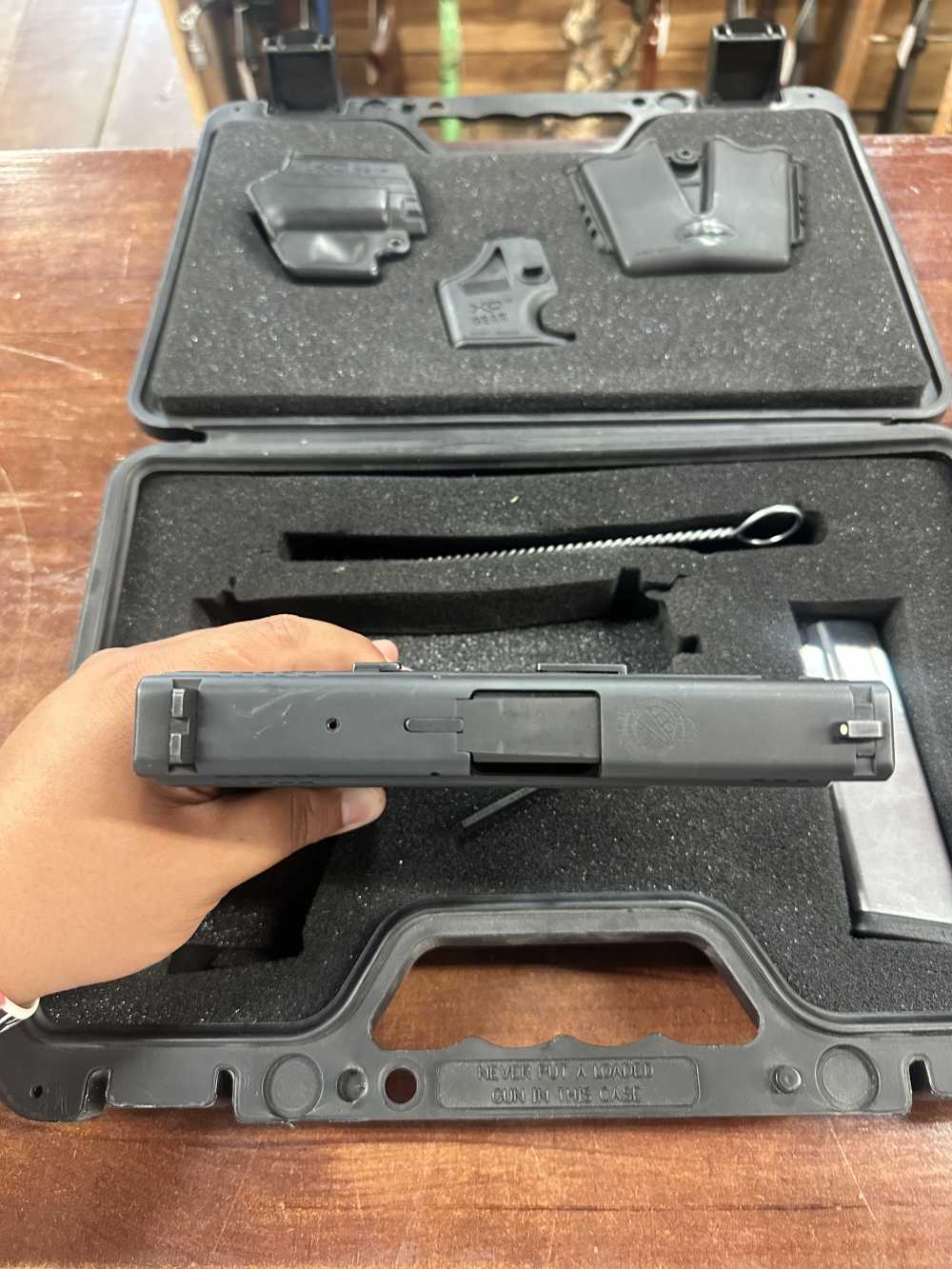 Springfield Armory XD-45 – .45 ACP – Original Case – Package Extra Mag-img-2
