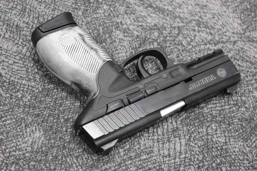 Taurus PT-24/7 .40S&W semi auto pistol! Free Shipping!-img-9