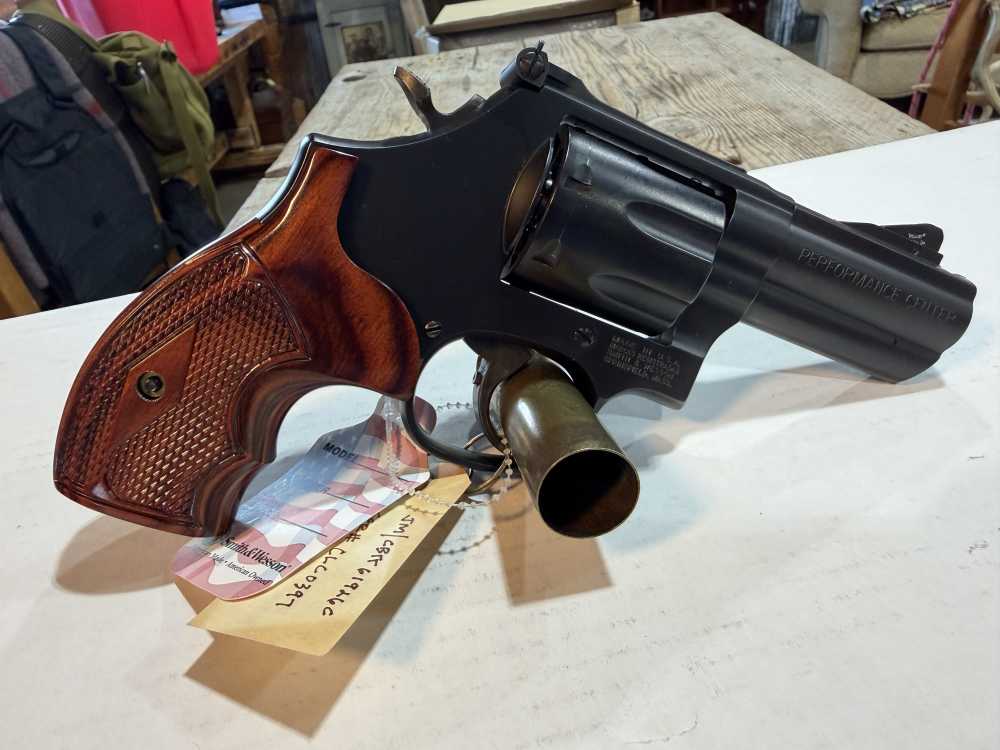 Smith and Wesson 586-7 Performance Center UNFIRED and in the box!-img-7