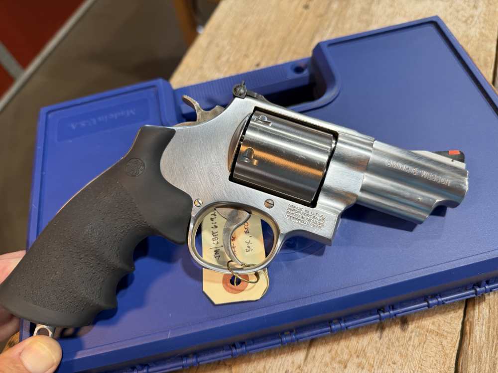 Smith and Wesson 629-6 UNFLUTED 3" with Lanyard Loop - UNFIRED!-img-9