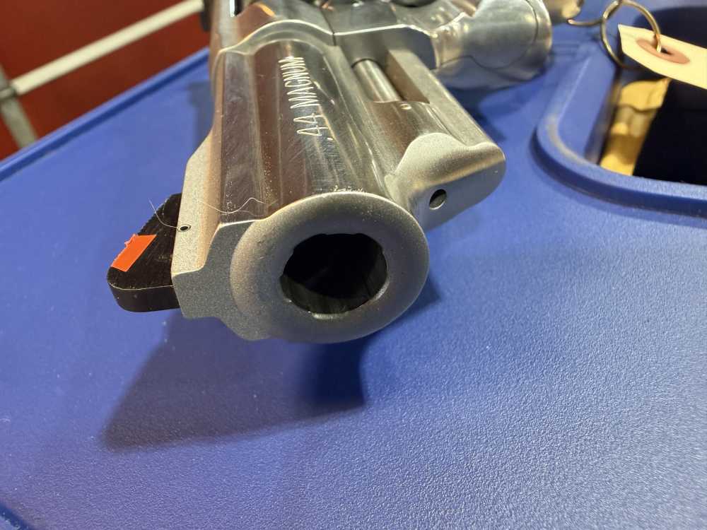 Smith and Wesson 629-6 UNFLUTED 3" with Lanyard Loop - UNFIRED!-img-2