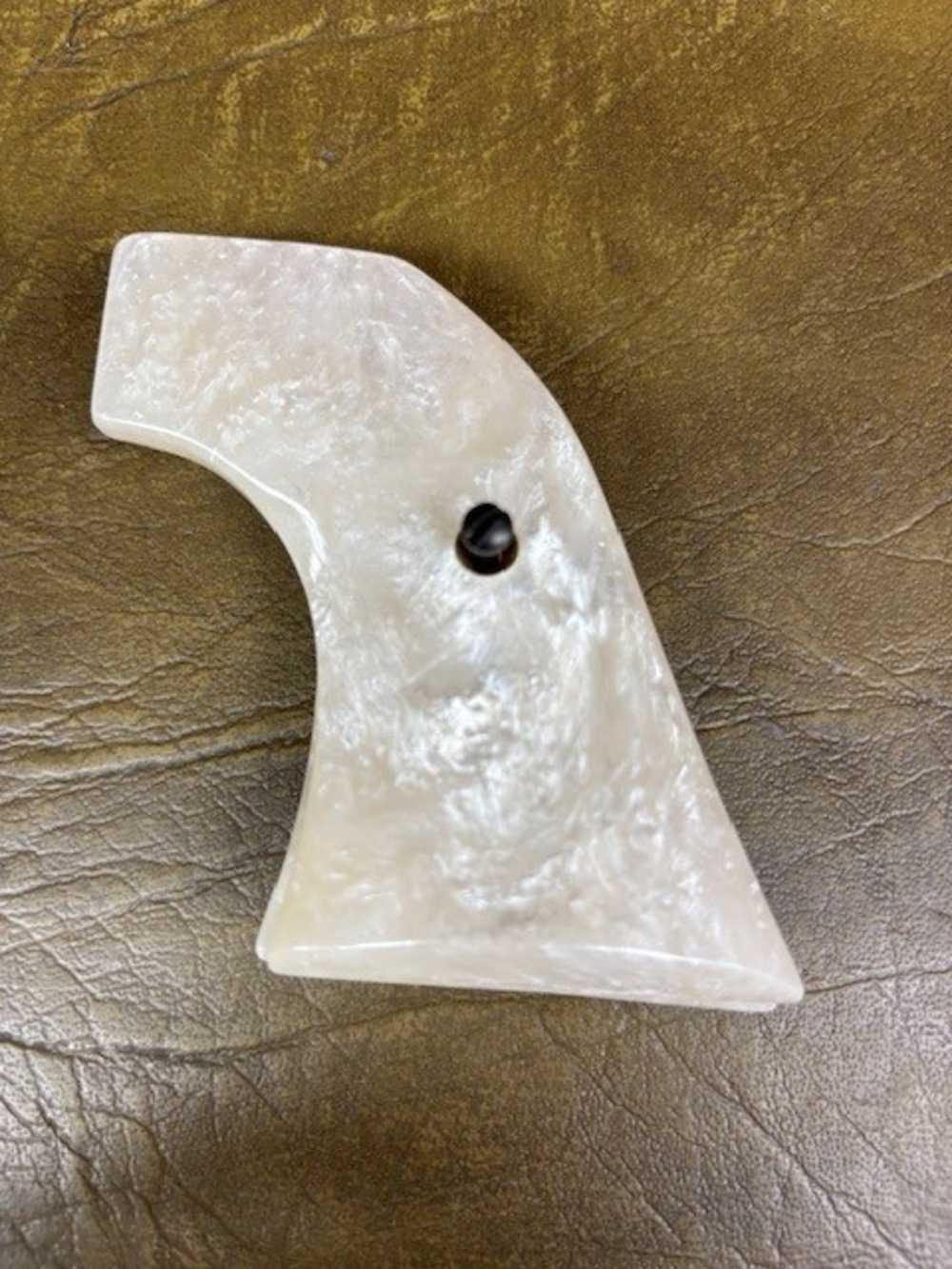 Ajax Custom Grips White Pearlite #31-WP Ruger BH Vaq S6-img-1