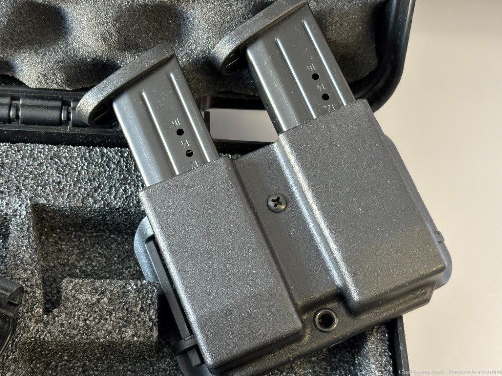 Smith & Wesson M&P 9mm 4.25-Inch 17+1 Three Mags PRICE REDUCED-img-18