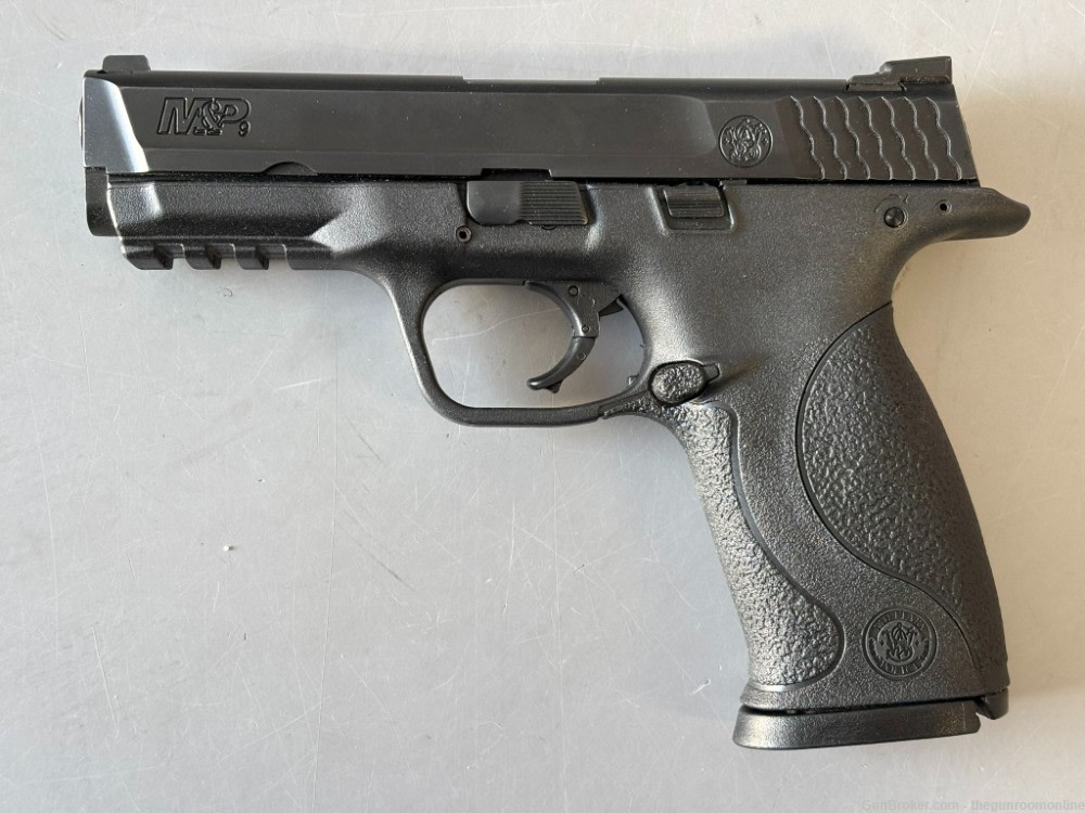 Smith & Wesson M&P 9mm 4.25-Inch 17+1 Three Mags PRICE REDUCED-img-3