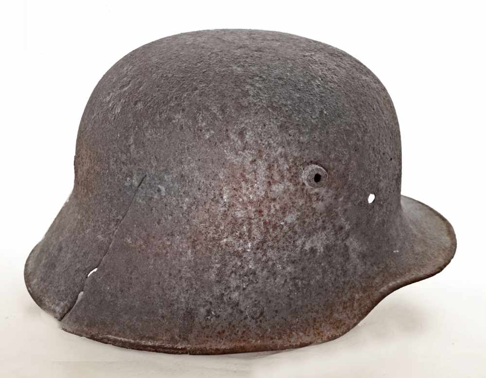 WWI IMPERIAL GERMAN COMBAT HELMET M16 BRING BACK FROM TRENCHES OF FRANCE.-img-1