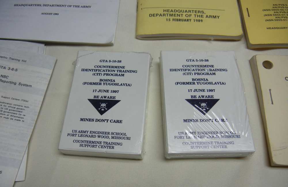USGI Military Manuals Pamphlets and Cards -img-4