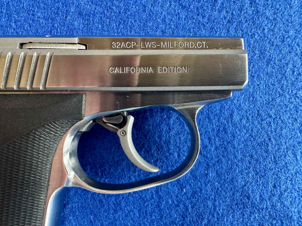 L.W. Seecamp .32acp Milford CT. Box, 4 mags, 2 holsters,-img-5