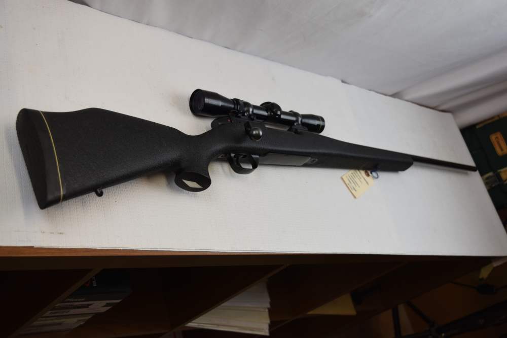 Weatherby Mark V Fibermark, 270 Wby. Mag, 24" bbl, Leupold 2-7 VXII, Box.-img-0