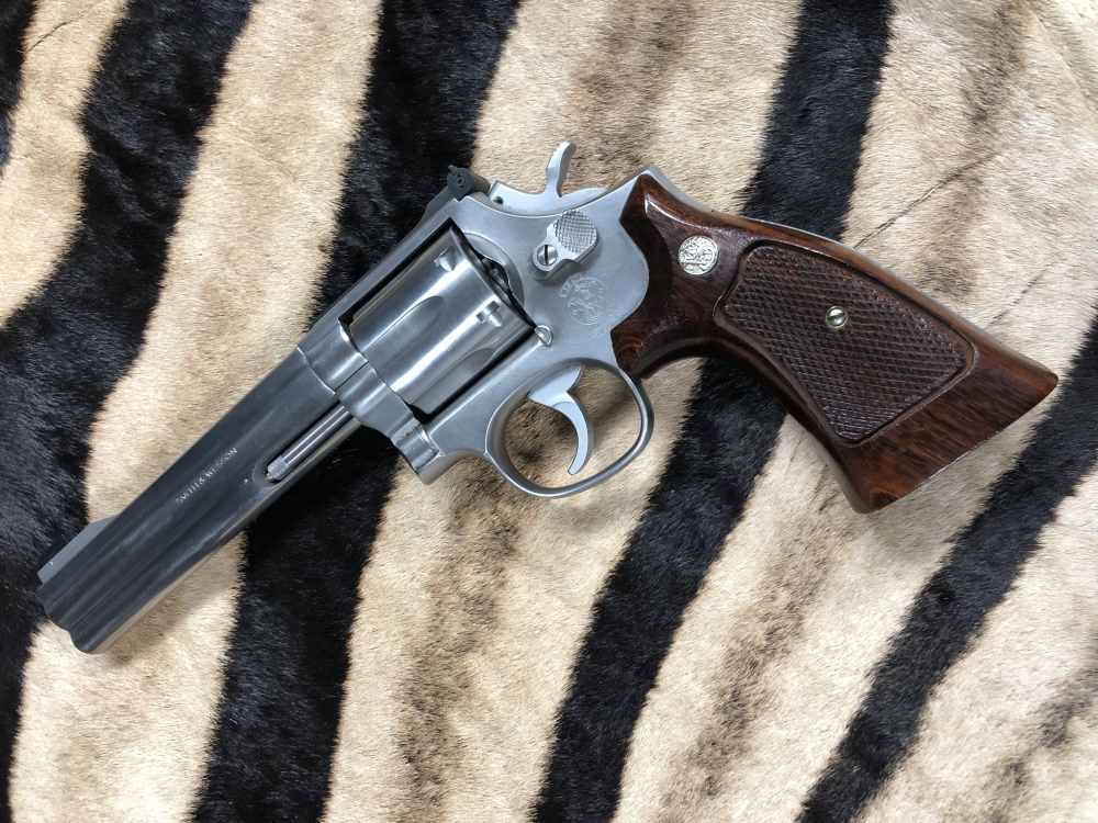 Smith & Wesson Model 686 No Dash, 6” Barrel, Stainless, Wood Grips Great! -img-5