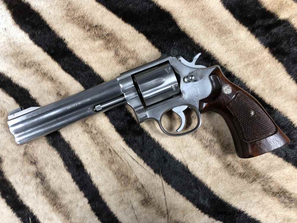 Smith & Wesson Model 686 No Dash, 6” Barrel, Stainless, Wood Grips Great! -img-3