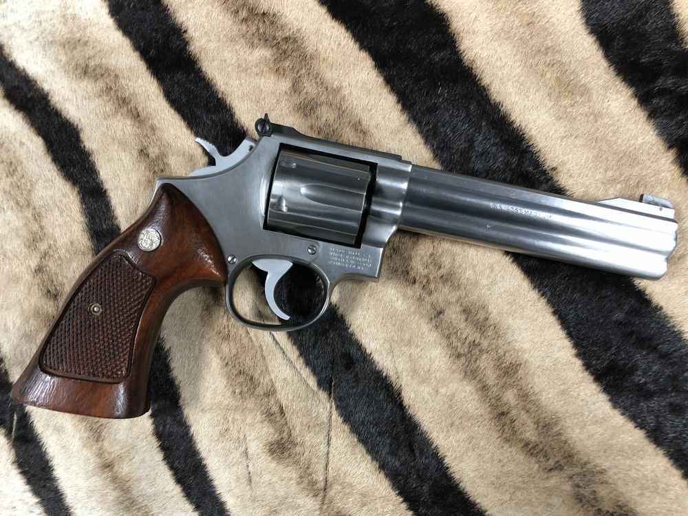Smith & Wesson Model 686 No Dash, 6” Barrel, Stainless, Wood Grips Great! -img-4