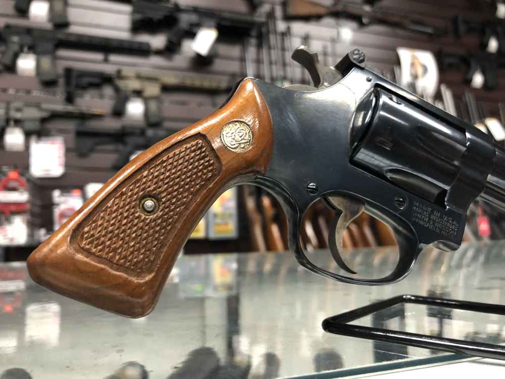 Smith & Wesson Model 34-1 .22 LR, 4” Barrel, Blued, Wood Grips, Excellent!-img-5
