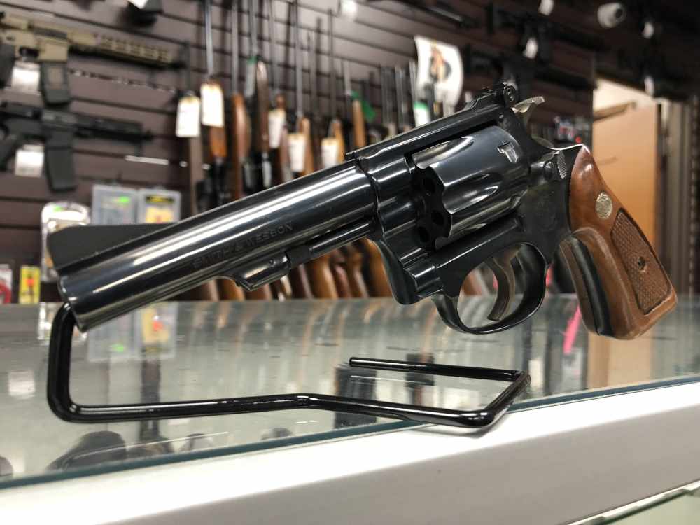 Smith & Wesson Model 34-1 .22 LR, 4” Barrel, Blued, Wood Grips, Excellent!-img-2