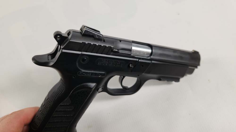 EAA Witness P-S DA/SA Polymer Frame w Four Mags-img-6