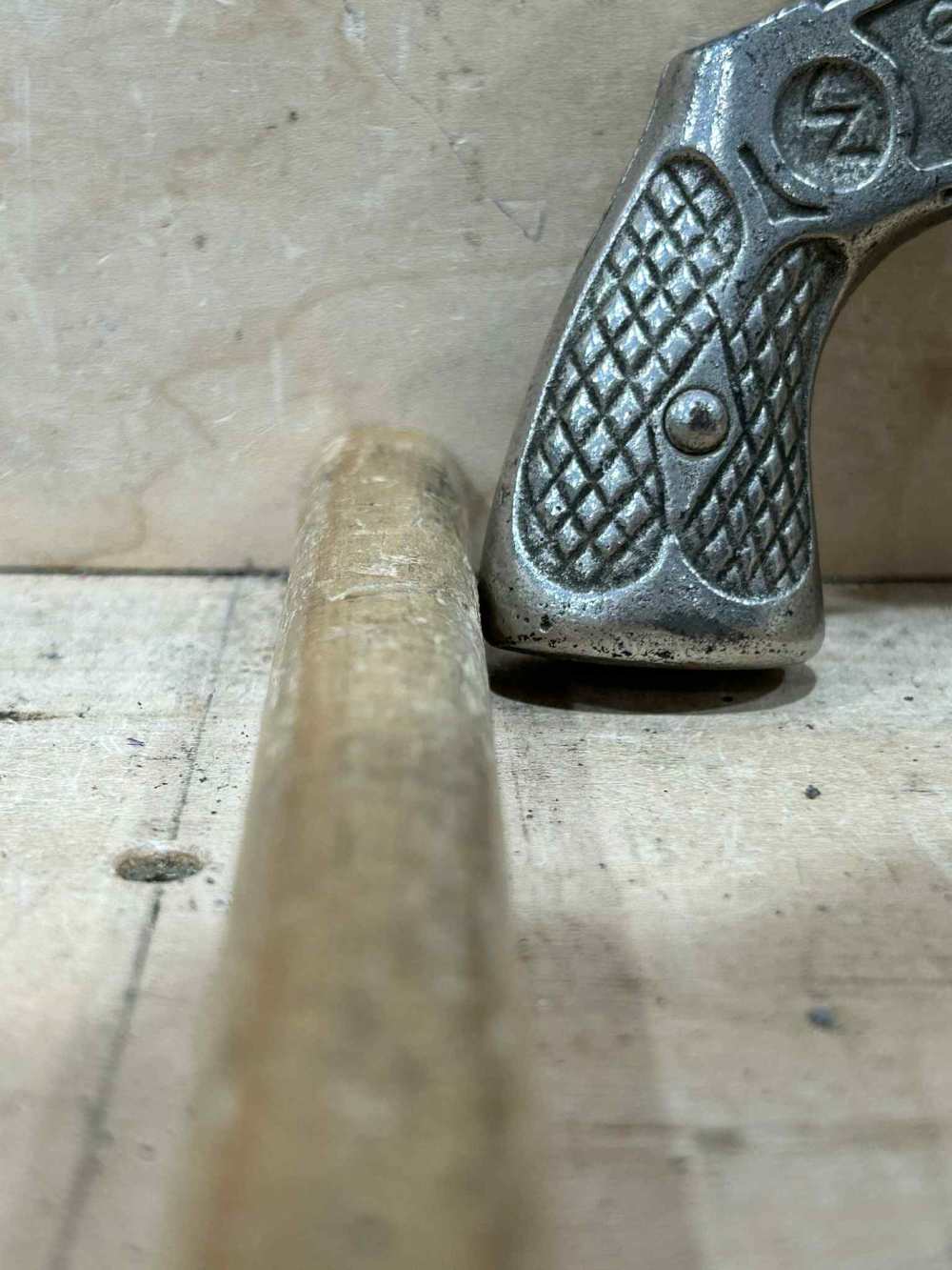 ANTIQUE SMITH & WESSON CAST IRON CAP GUN TOY-img-5