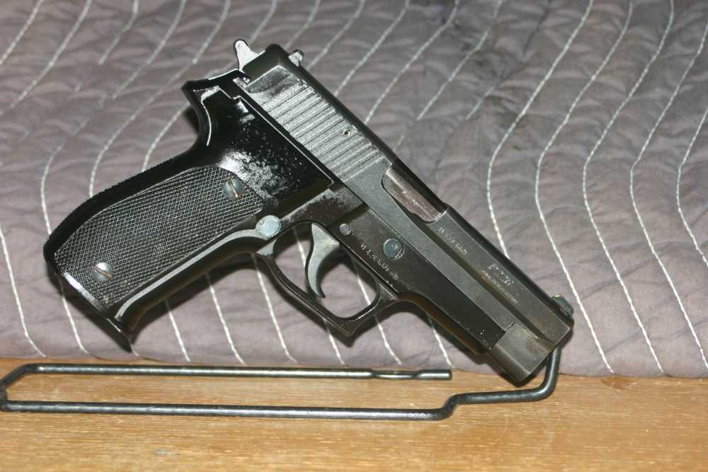 Sig Sauer P226 with 2 Mags and original box  Good Condition-img-2