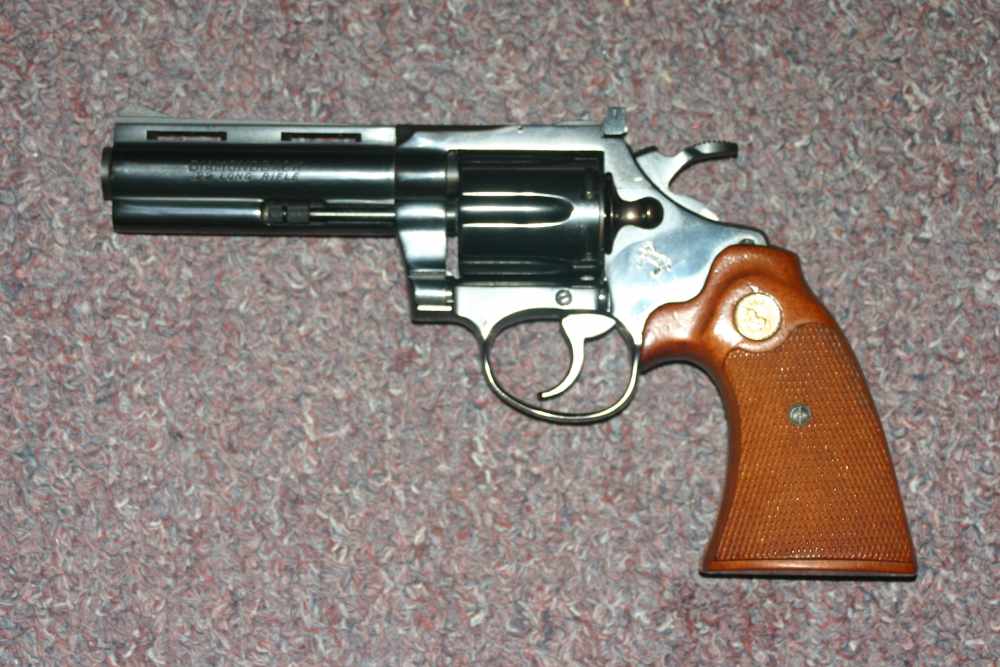 Colt Diamondback .22 LR   LNIB   Excellent Condition-img-1
