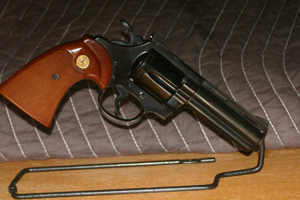 Colt Diamondback .22 LR   LNIB   Excellent Condition-img-5