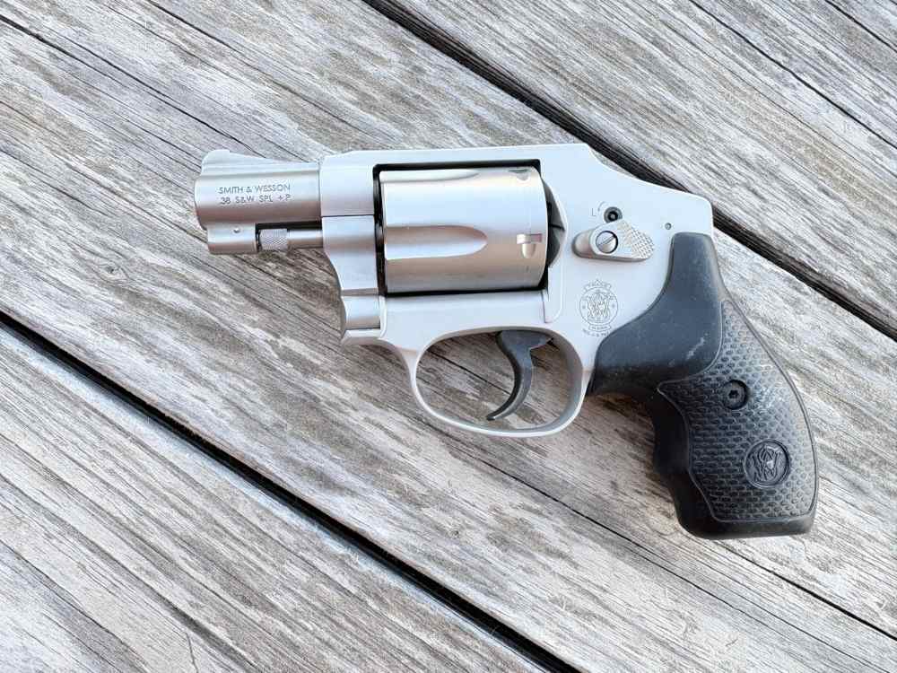 Smith & Wesson 642-2 Airweight Revolver .38 S&W Spl.+ P-img-10