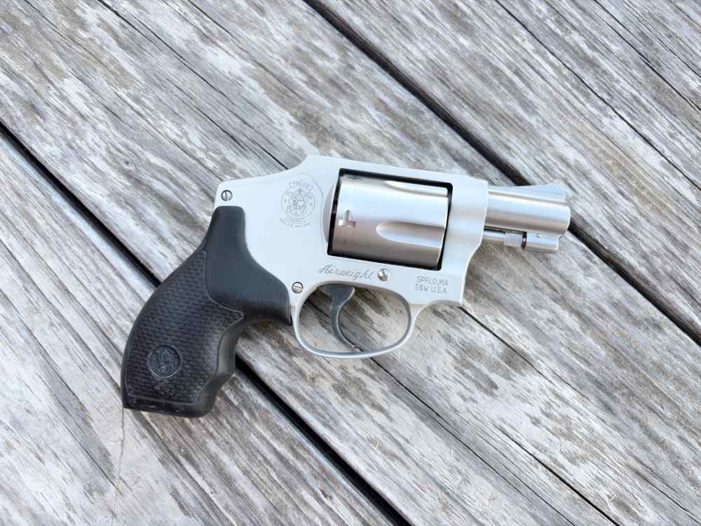 Smith & Wesson 642-2 Airweight Revolver .38 S&W Spl.+ P-img-0