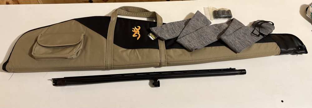 Mossberg 500A 12ga with scope, soft case, & extra barrel-img-43