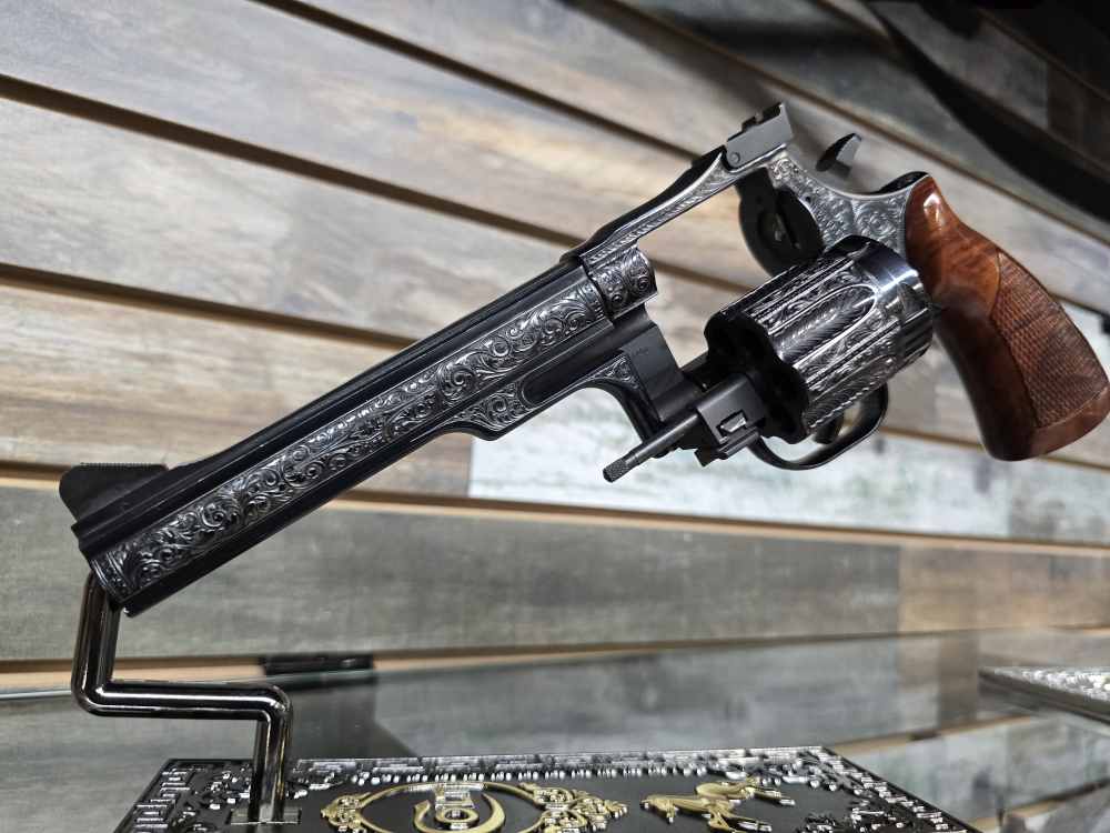 Dan Wesson Model 15 .357 Magnum | Heavy Factory Engraved | Extremely Rare -img-1