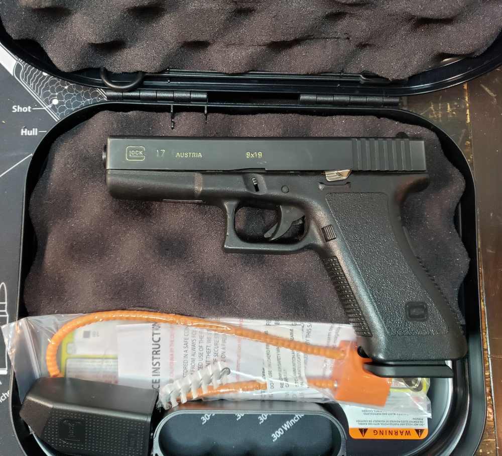 police Trade-in Glock 17 Gen 2 9MM PISTOL-img-0