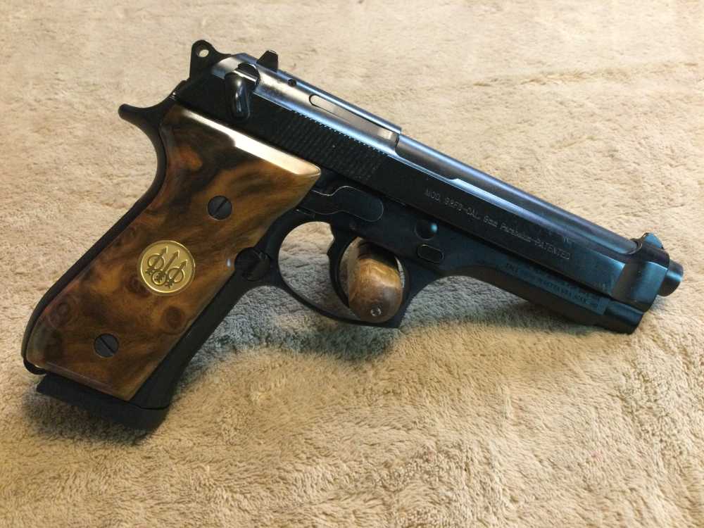 BERETTA 92FS SEMI-AUTO PISTOL in 9mm Cal. W/ACC.-img-1