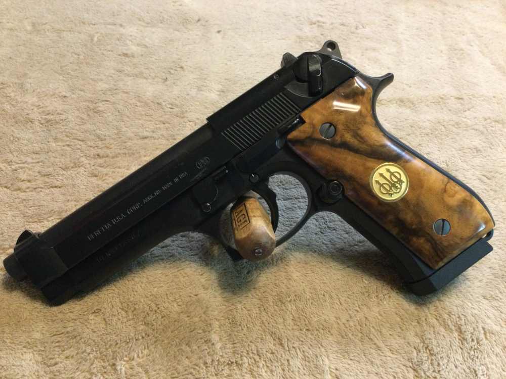 BERETTA 92FS SEMI-AUTO PISTOL in 9mm Cal. W/ACC.-img-3