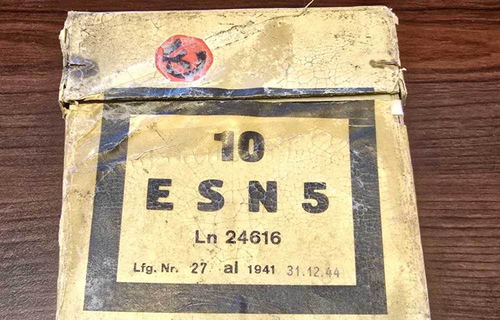 Orginal box of 10 luftwaffe E.S.N..dated 1941-img-0
