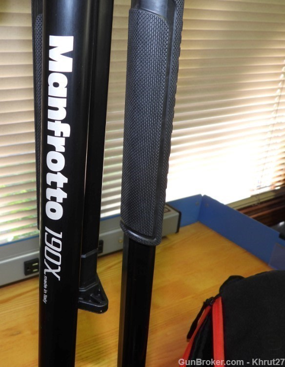 Monfrotto Model 190X Tripod, with a 391RC2 mounting head-img-2