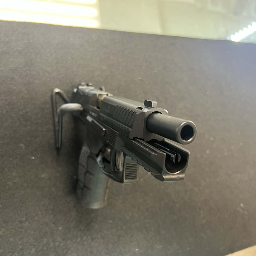 Heckler & Koch VP9F OR 9MM 4.5’’BRL Used W/Box & Extras! -img-29