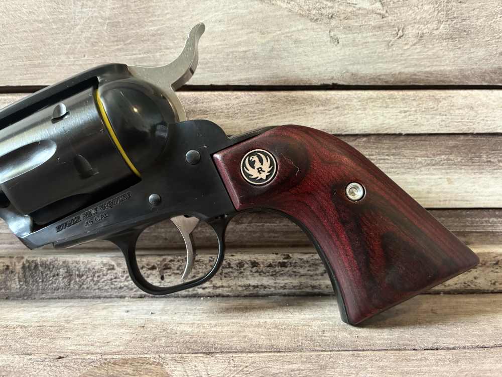 NIB RUGER NEW VAQUERO 45 COLT 5.5" 6-RD REVOLVER IN STOCK READY TO SHIP-img-12