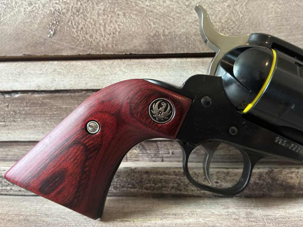 NIB RUGER NEW VAQUERO 45 COLT 5.5" 6-RD REVOLVER IN STOCK READY TO SHIP-img-4