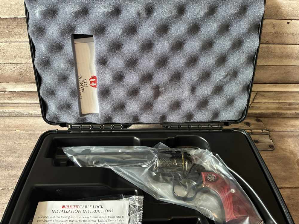 NIB RUGER NEW VAQUERO 45 COLT 5.5" 6-RD REVOLVER IN STOCK READY TO SHIP-img-2