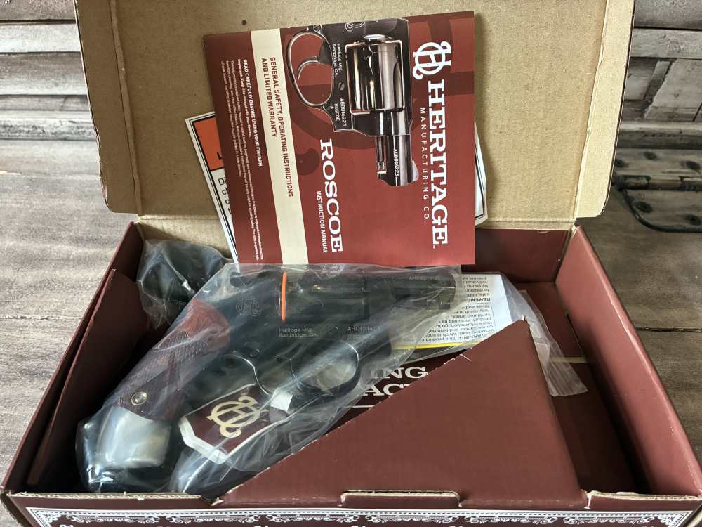NIB Heritage MFG ROSCOE 38SPL BL/WD/PEARL 2" TALO Exclusive-img-2