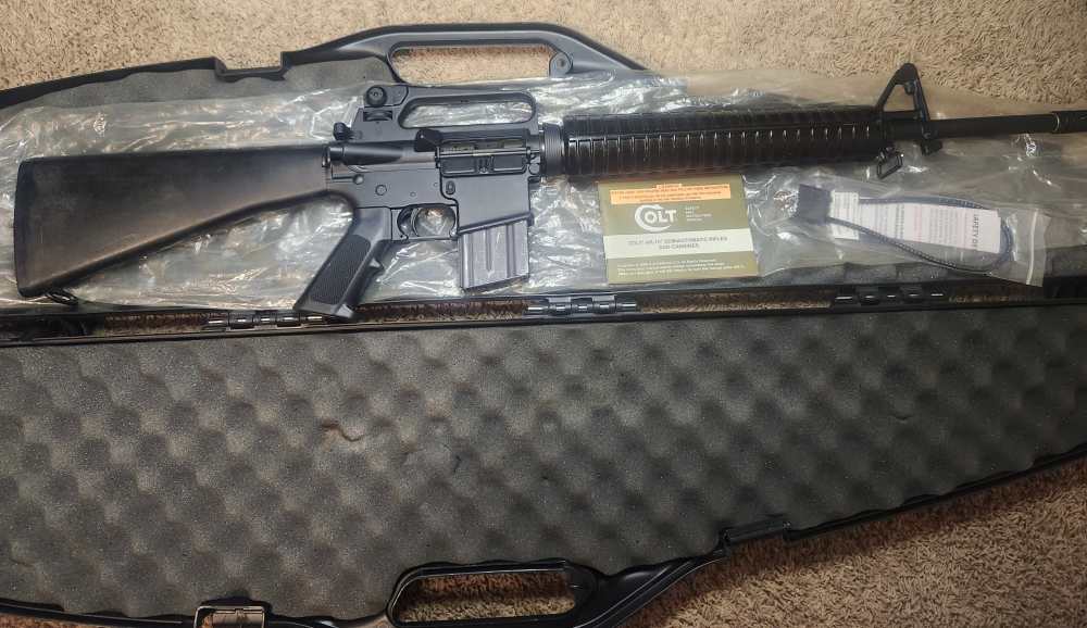 Colt Ar-15 A2 Hbar Sporter like New with hard case, manual-img-0