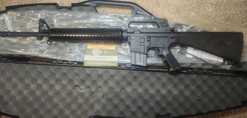 Colt Ar-15 A2 Hbar Sporter like New with hard case, manual-img-8