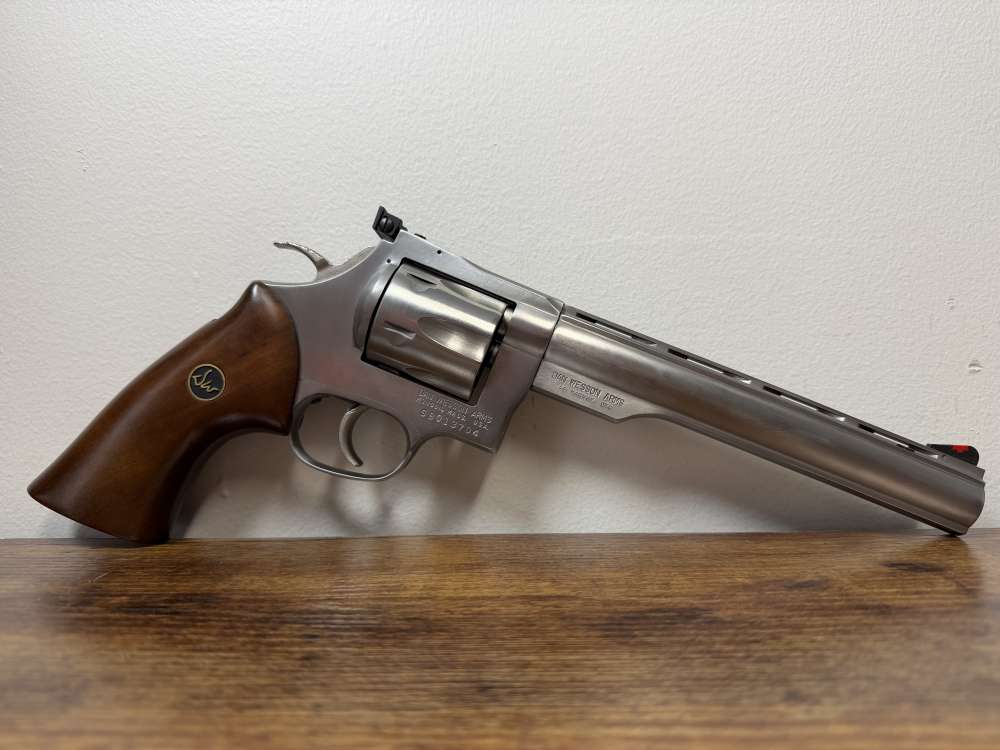 Dan Wesson Model 744-V .44 Mag Stainless Revolver Pac w/ Extra Barrel-img-1