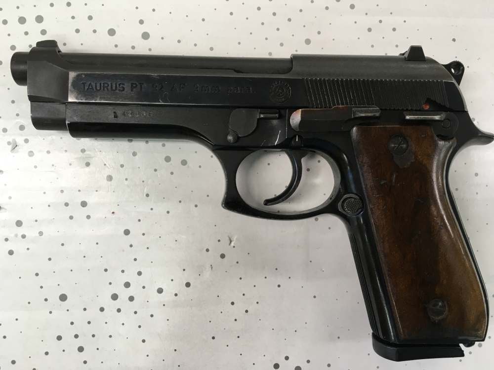 Taurus PT 92AF, 2 mags -img-4