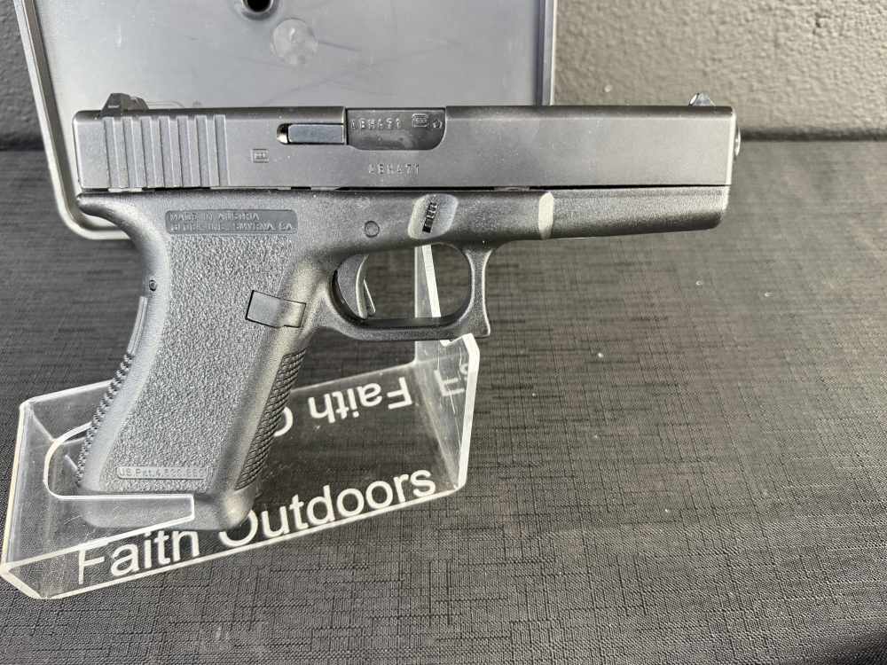 Glock 17 9mm Gen 2 Austrian, Original "Tupperware" Box No Rail -img-5