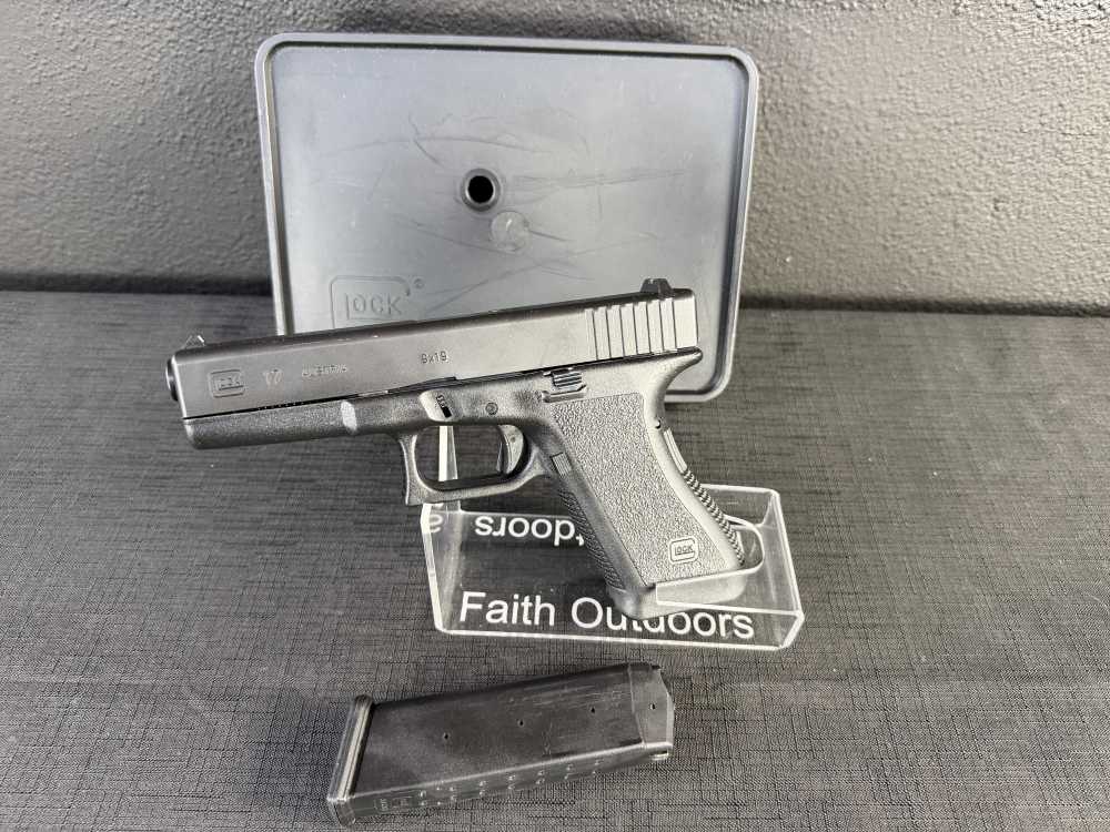Glock 17 9mm Gen 2 Austrian, Original "Tupperware" Box No Rail -img-0