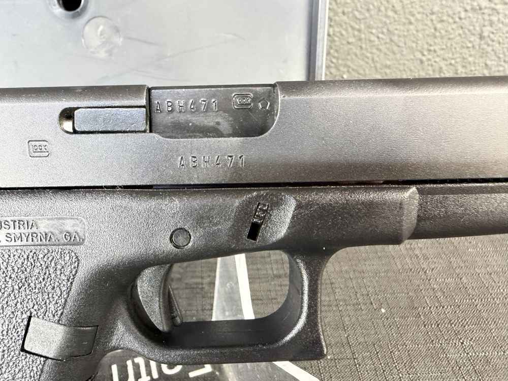 Glock 17 9mm Gen 2 Austrian, Original "Tupperware" Box No Rail -img-6