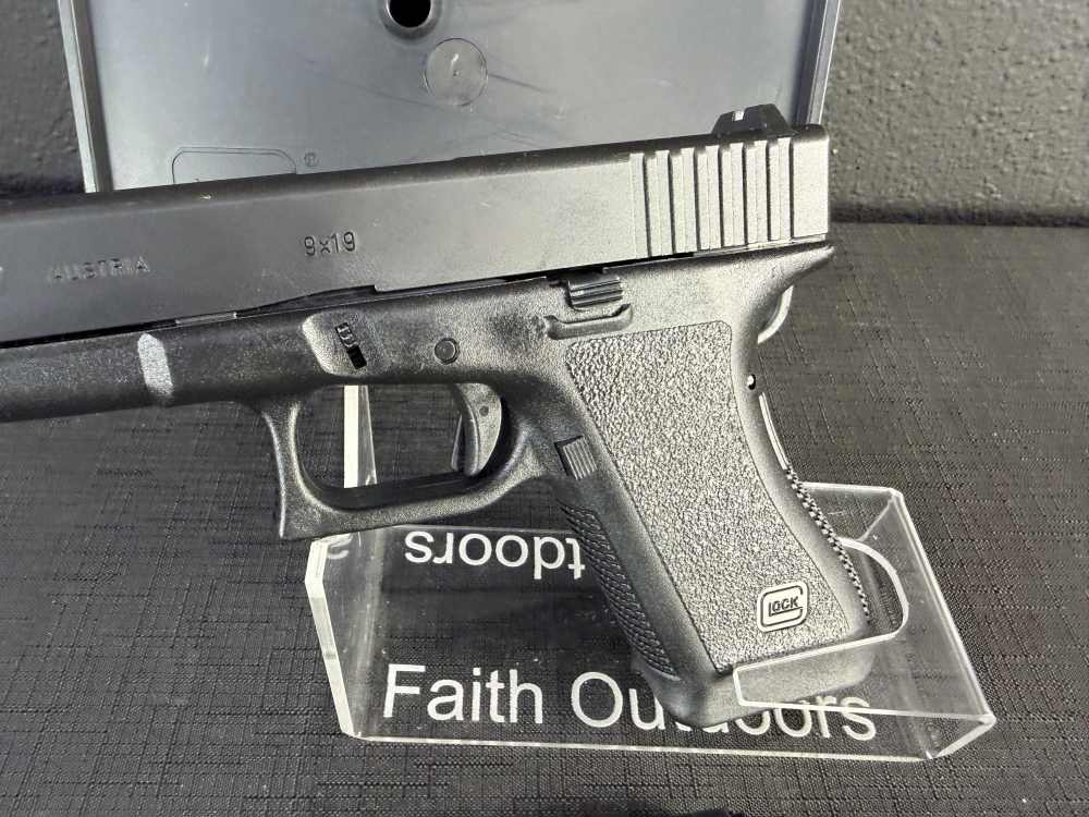 Glock 17 9mm Gen 2 Austrian, Original "Tupperware" Box No Rail -img-2