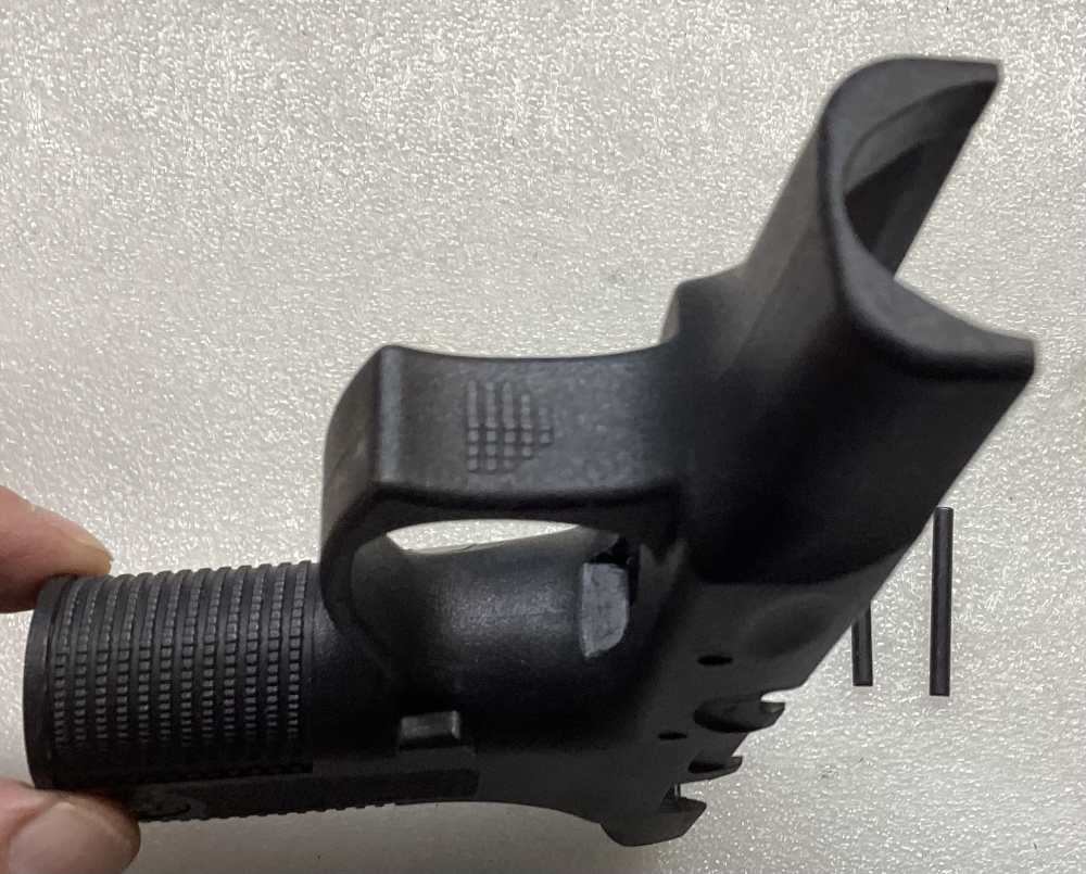 TAURUS PT-140 PRO , 40 S&W Cal , Black HAND GRIP & TRIGGER GUARD HOUSING-img-8