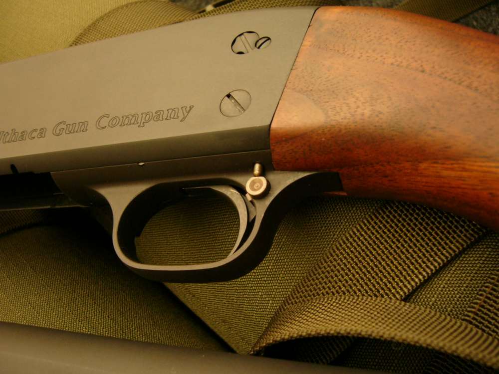 ITHACA M-37 M37 RIOT TRENCH LE 12 GAUGE MILITARY AMMO MODEL 37 ONE SHOTGUN -img-37