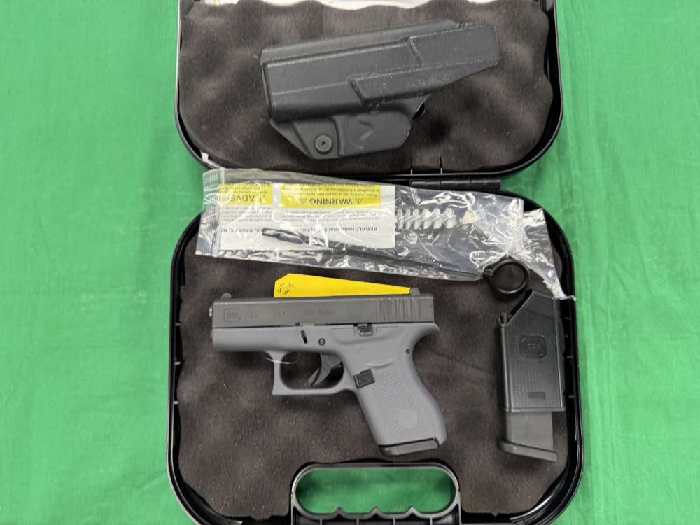 Glock 42 G42 380 ACP 3.25 Two-Tone BLACK&GREY +2 MAGS & ORIG CASE &HOLSTER-img-0