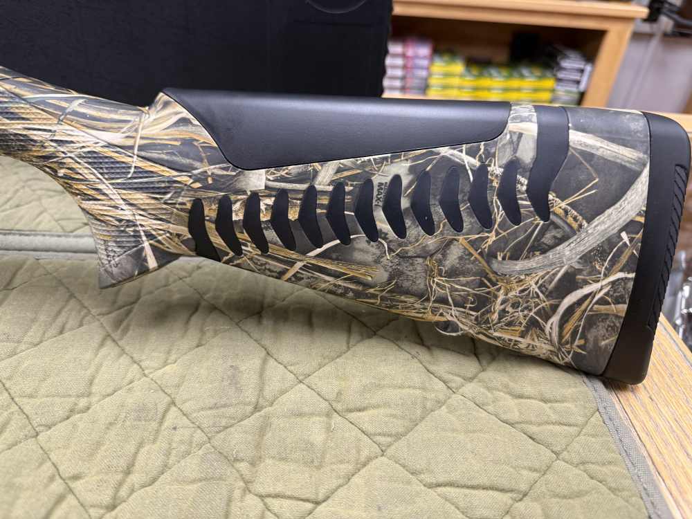 Benelli Super Black Eagle 3 12ga 3-1/2" 28" Realtree Max-7-img-2
