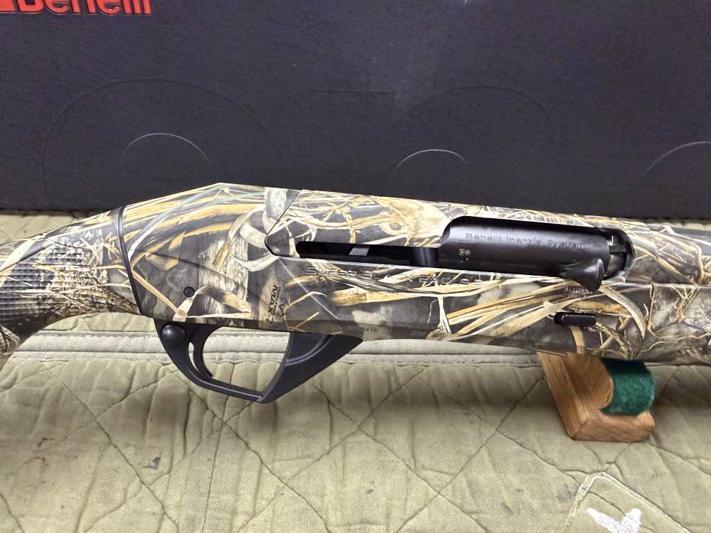 Benelli Super Black Eagle 3 12ga 3-1/2" 28" Realtree Max-7-img-3